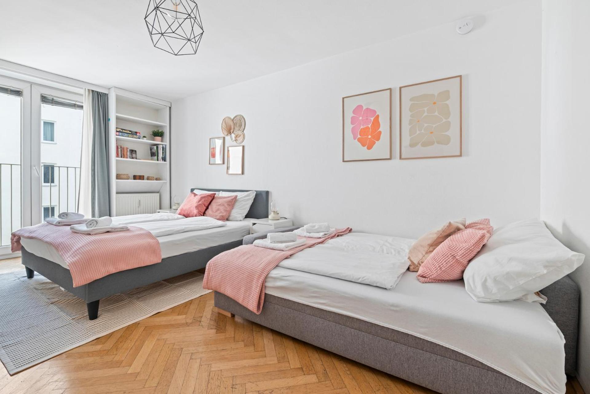 2 Bedroom In Neubau, 6 Min To Center Appartement