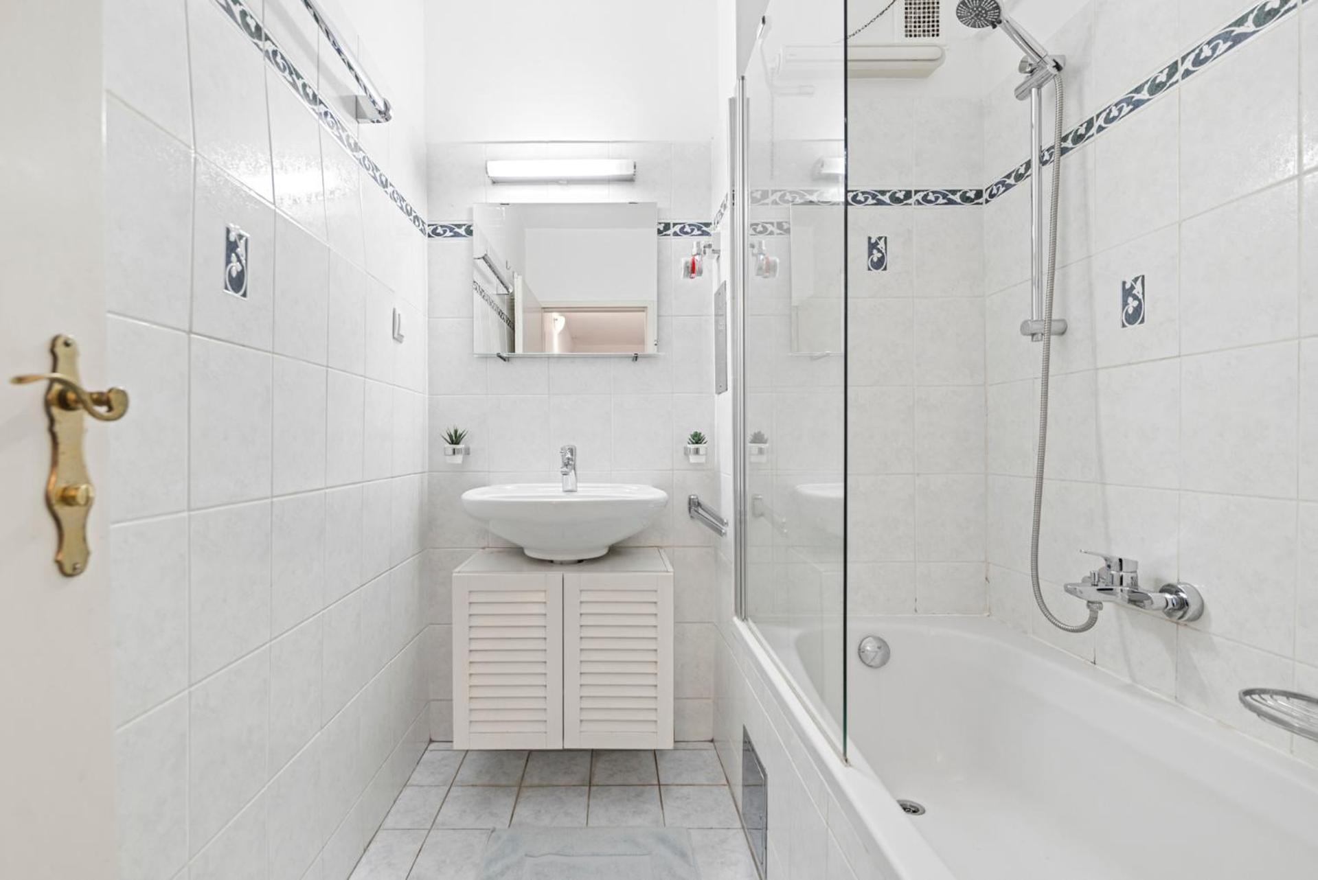 2 Bedroom In Neubau, 6 Min To Center Appartement *