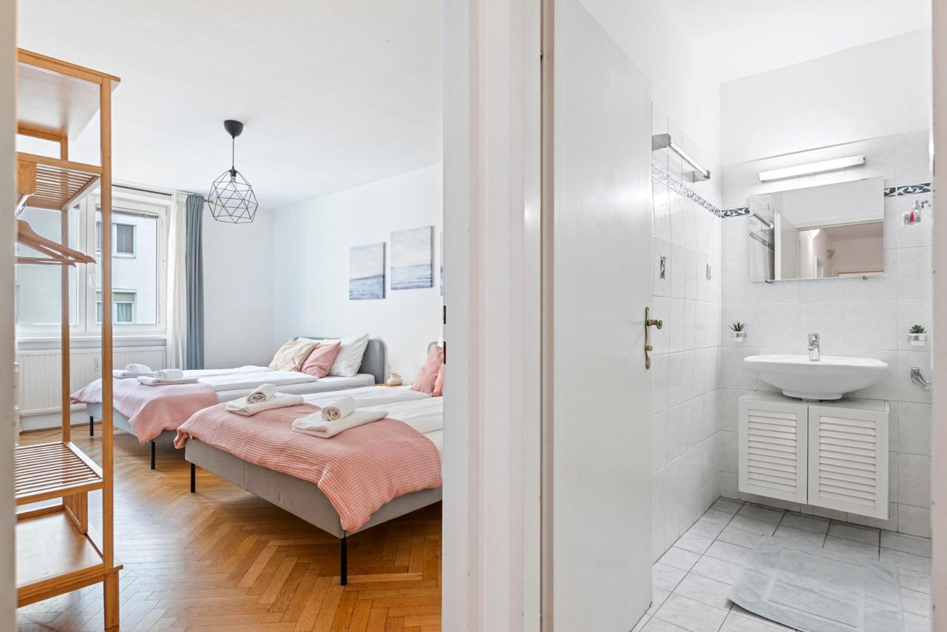 2 Bedroom In Neubau, 6 Min To Center Appartement *
